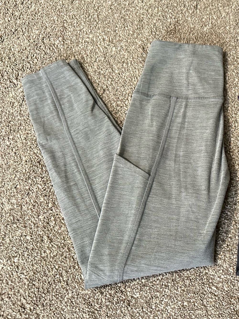 American Eagle Women's Leggings in Light Gray small short!